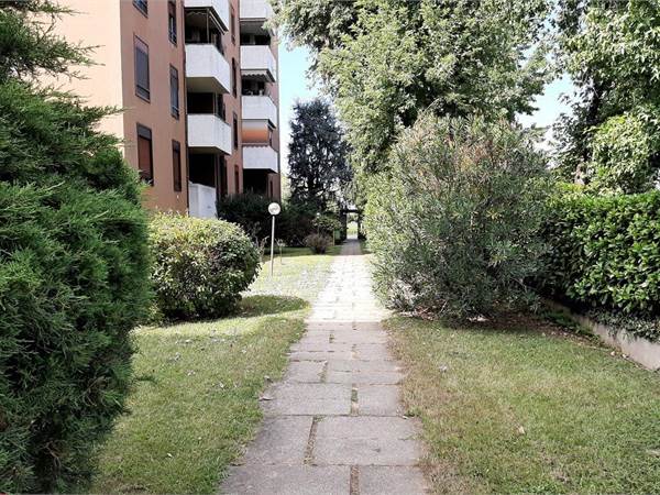 PIOLTELLO- ZONA STAZIONE